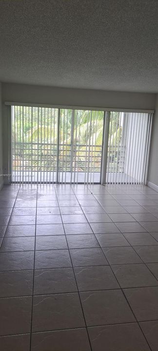 For Rent: $2,190 (2 beds, 2 baths, 944 Square Feet)