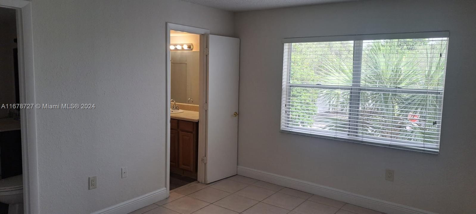 For Rent: $2,190 (2 beds, 2 baths, 944 Square Feet)