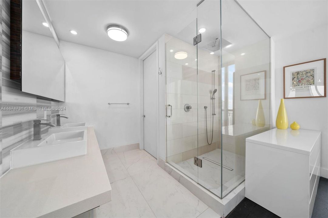 For Sale: $1,075,000 (2 beds, 2 baths, 1647 Square Feet)