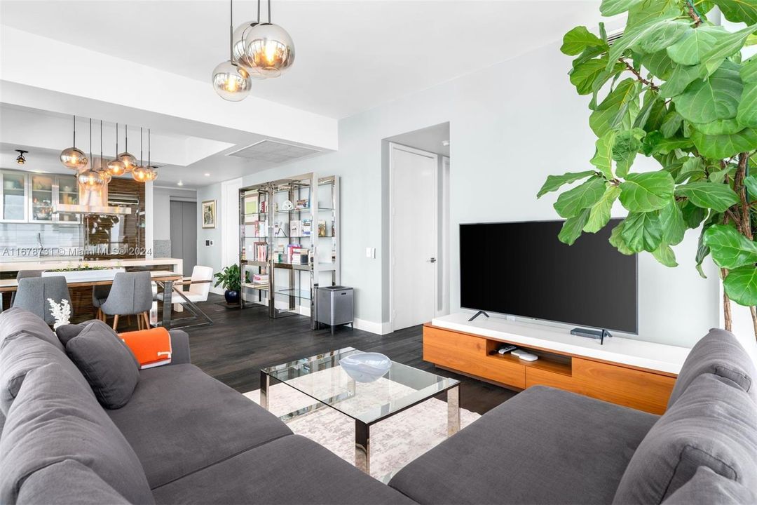 For Sale: $1,075,000 (2 beds, 2 baths, 1647 Square Feet)