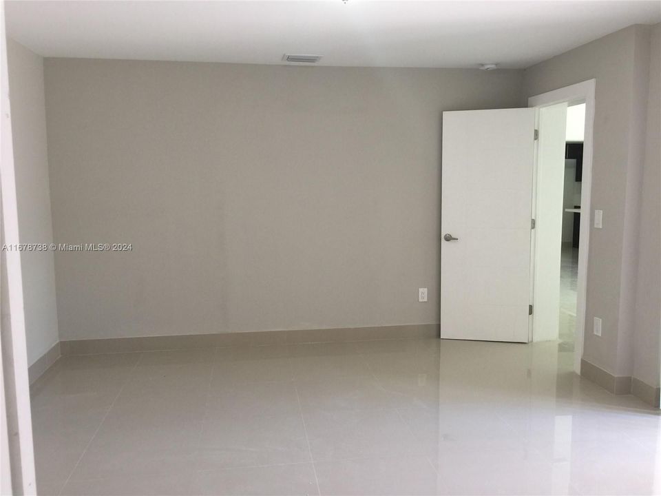 En Venta: $700,000 (3 camas, 2 baños, 1324 Pies cuadrados)