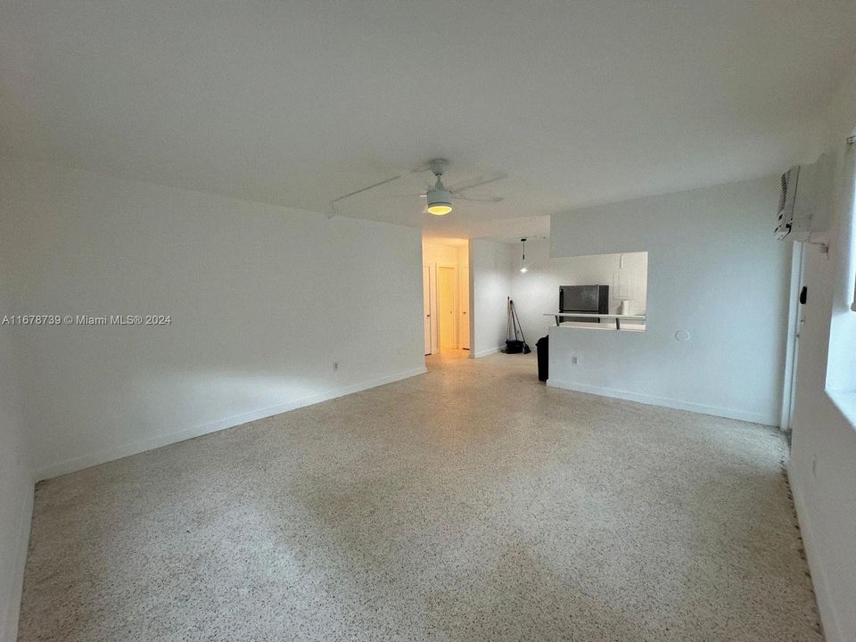 For Rent: $2,000 (1 beds, 1 baths, 6215 Square Feet)