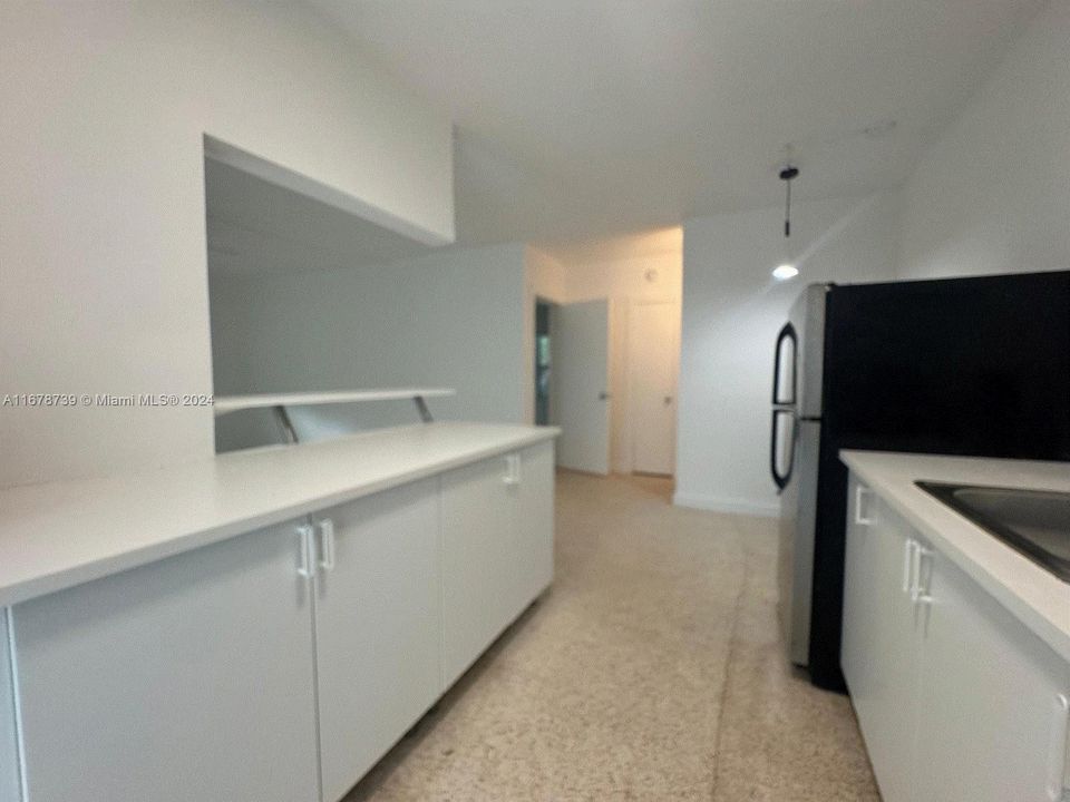 For Rent: $2,000 (1 beds, 1 baths, 6215 Square Feet)