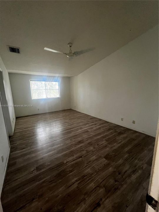 For Rent: $3,200 (3 beds, 3 baths, 1678 Square Feet)