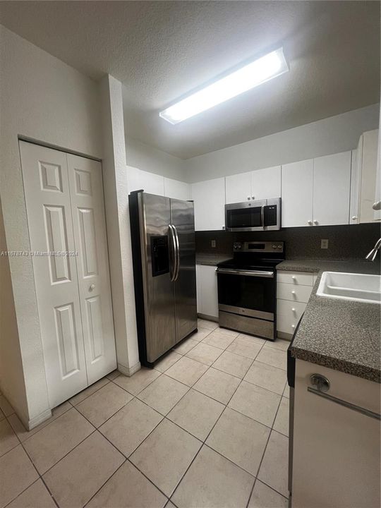 For Rent: $3,200 (3 beds, 3 baths, 1678 Square Feet)