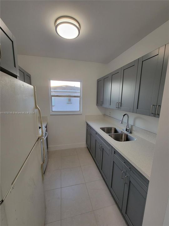 For Rent: $2,950 (3 beds, 1 baths, 1050 Square Feet)