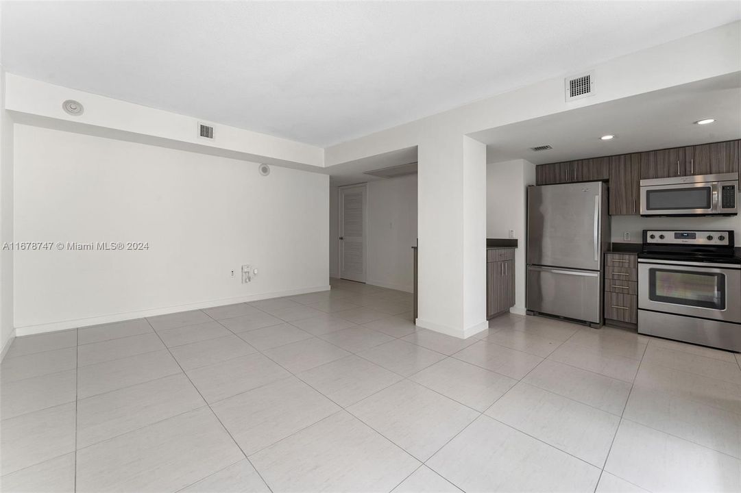 For Rent: $2,897 (1 beds, 1 baths, 671 Square Feet)