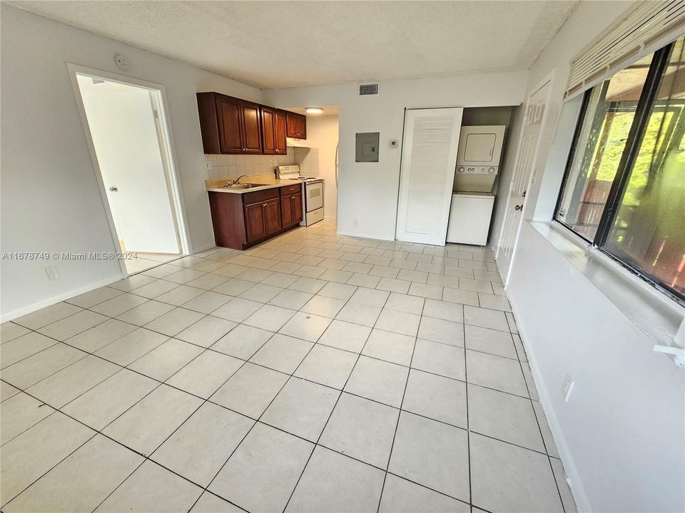 For Rent: $1,425 (1 beds, 1 baths, 600 Square Feet)