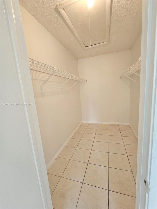 For Rent: $1,425 (1 beds, 1 baths, 600 Square Feet)