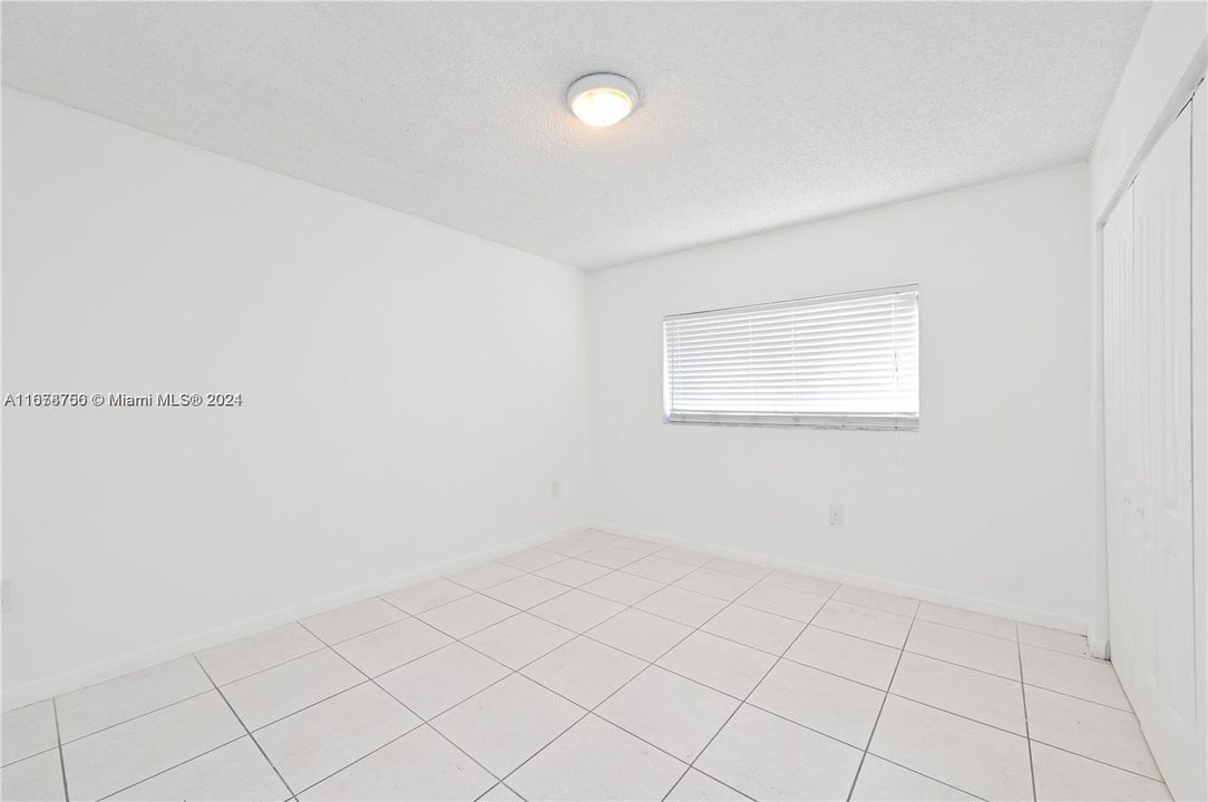 For Rent: $2,300 (2 beds, 2 baths, 925 Square Feet)