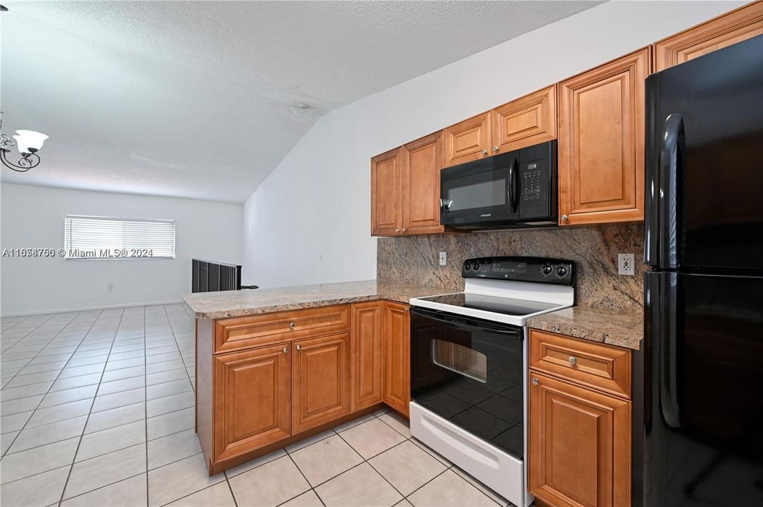 For Rent: $2,300 (2 beds, 2 baths, 925 Square Feet)