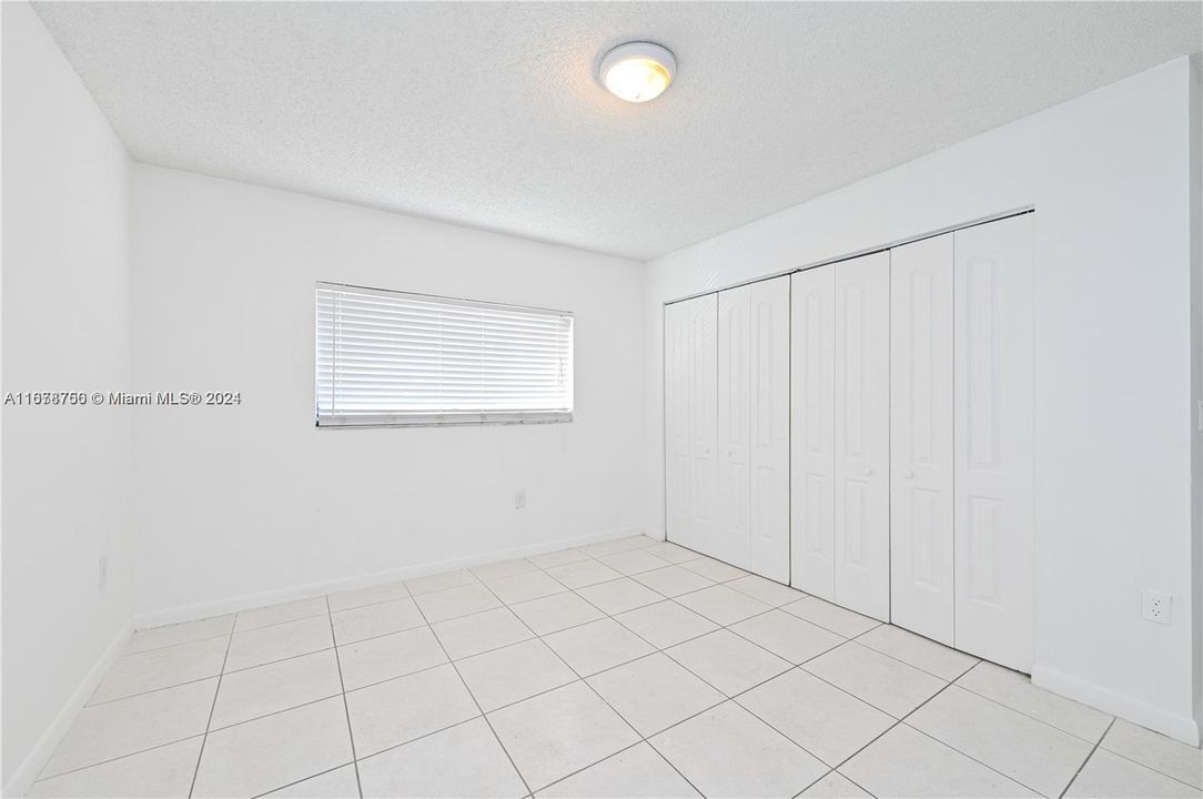 For Rent: $2,300 (2 beds, 2 baths, 925 Square Feet)