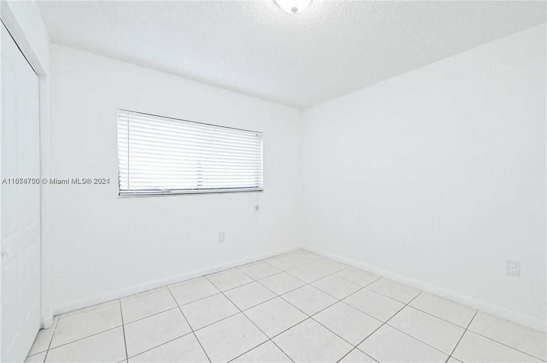 For Rent: $2,300 (2 beds, 2 baths, 925 Square Feet)