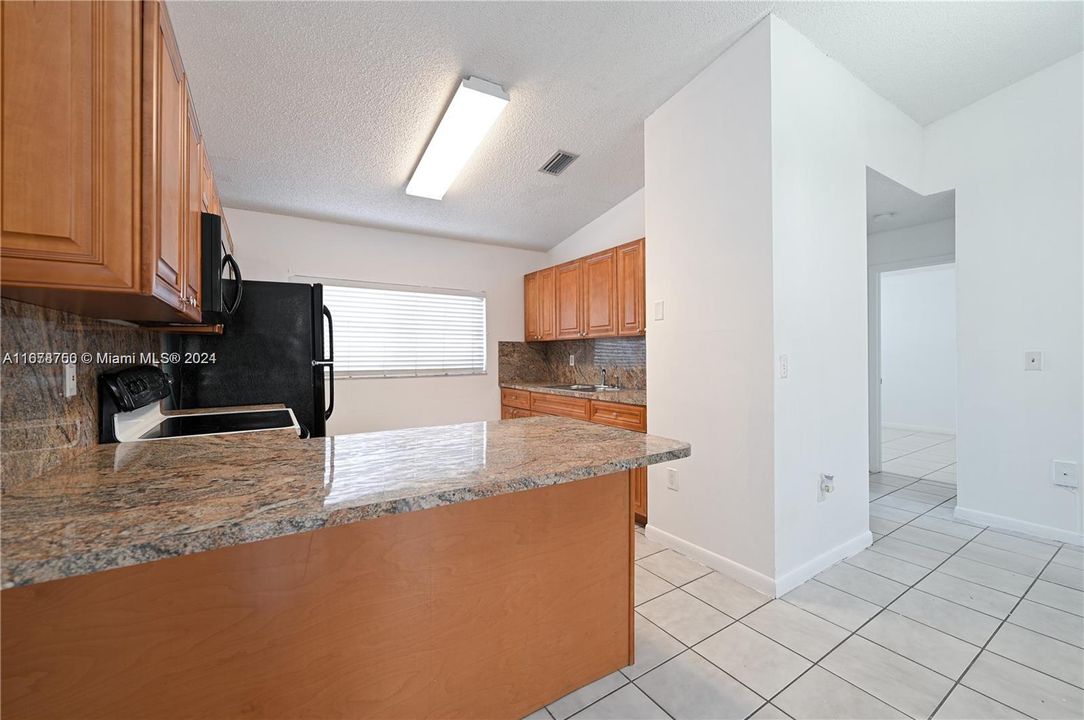 For Rent: $2,300 (2 beds, 2 baths, 925 Square Feet)