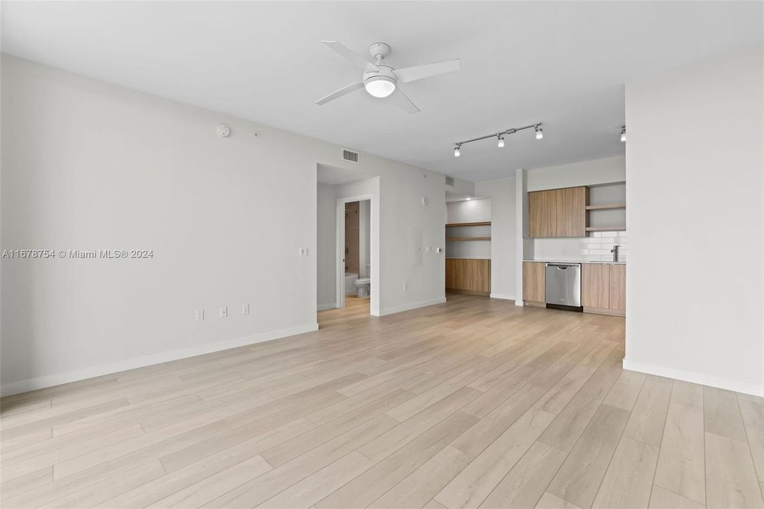 For Rent: $3,468 (2 beds, 2 baths, 1184 Square Feet)