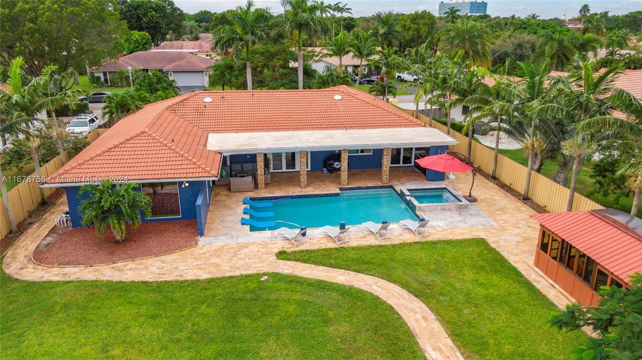 En Venta: $949,000 (5 camas, 2 baños, 2831 Pies cuadrados)