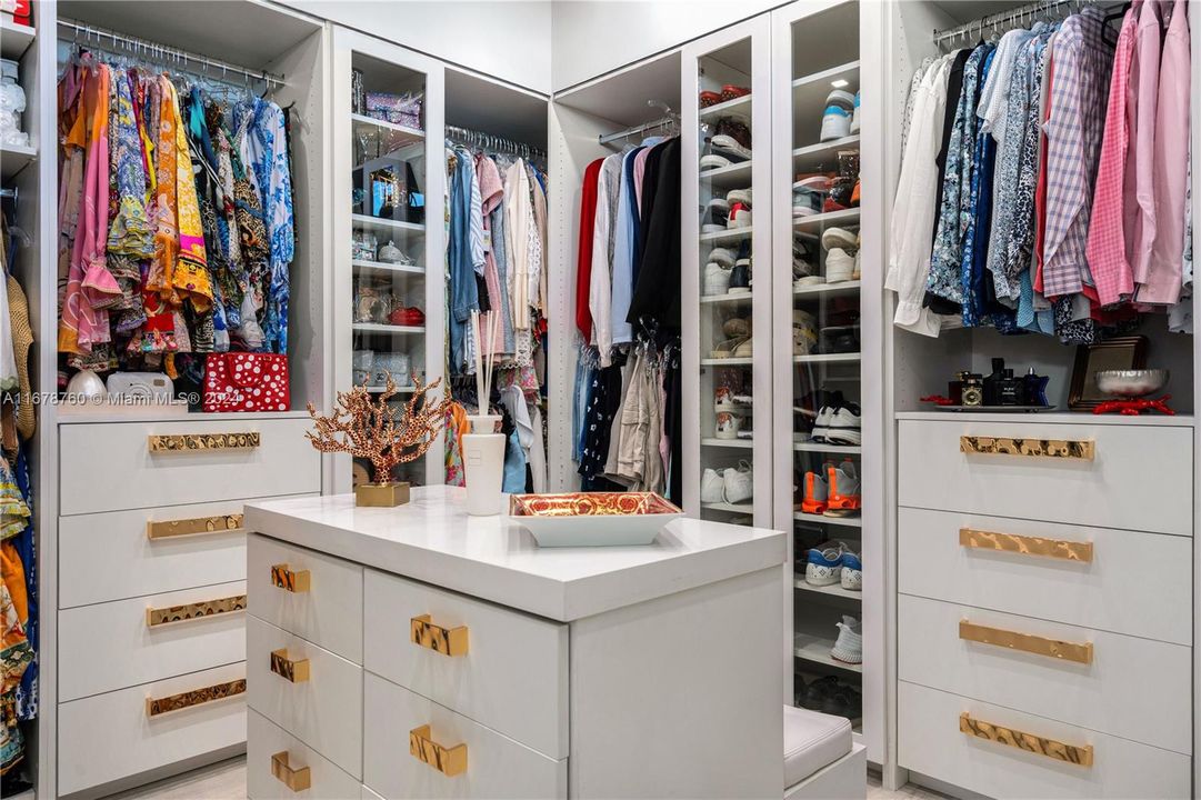 Walk in custom closet