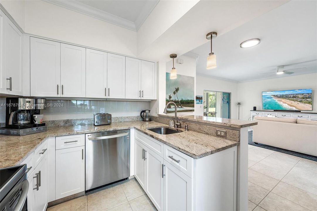 For Sale: $739,000 (2 beds, 2 baths, 1195 Square Feet)