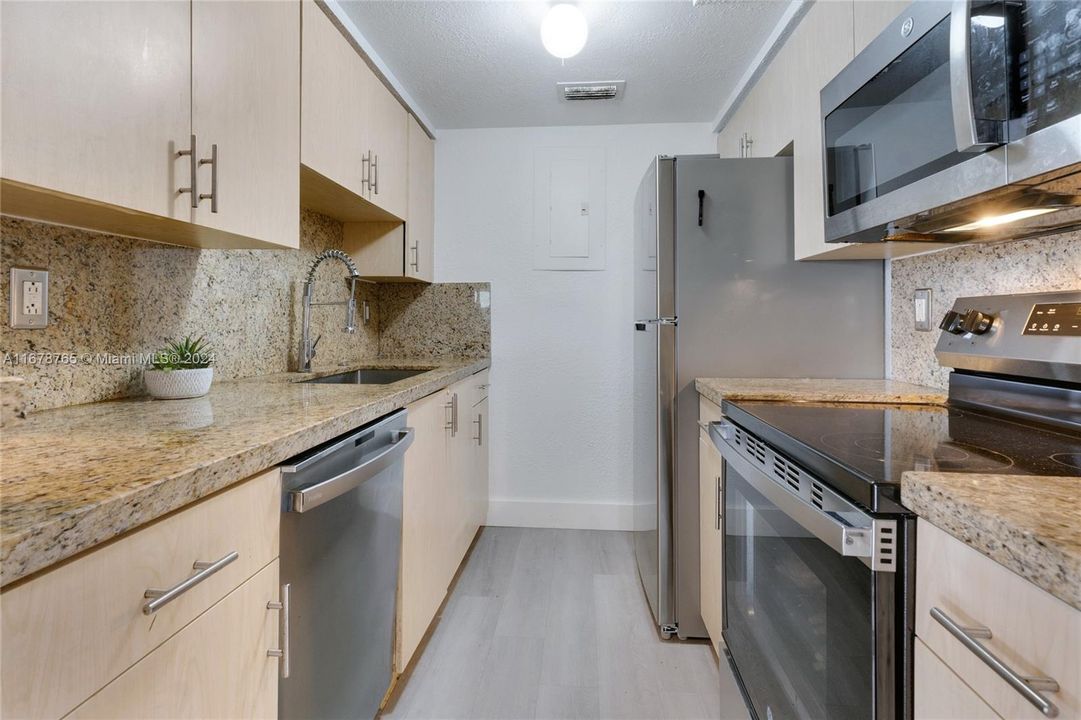 For Sale: $399,000 (2 beds, 2 baths, 1064 Square Feet)