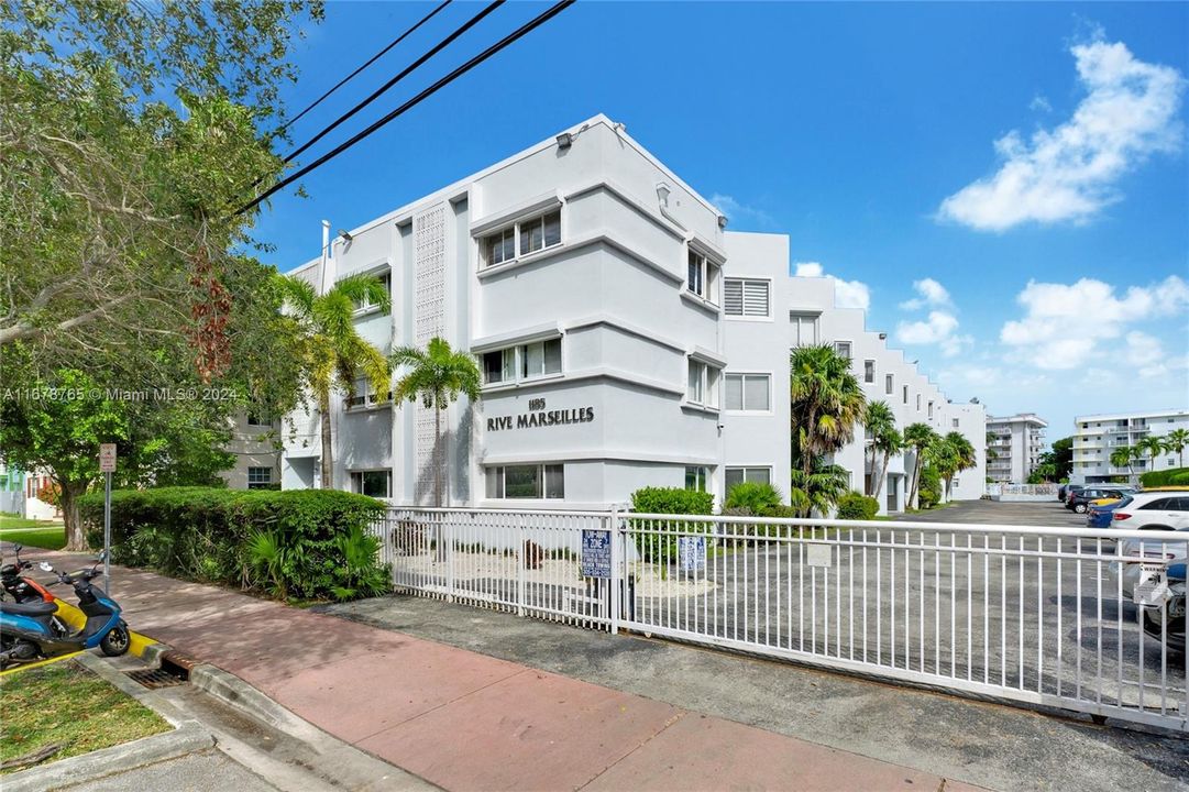 En Venta: $399,000 (2 camas, 2 baños, 1064 Pies cuadrados)