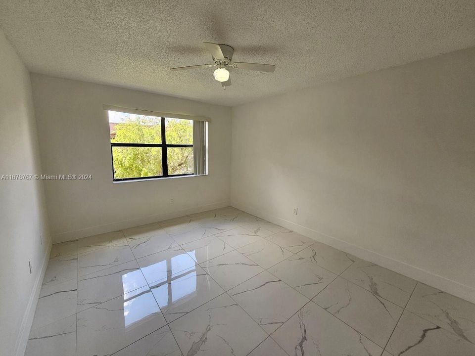 For Rent: $2,700 (3 beds, 2 baths, 980 Square Feet)