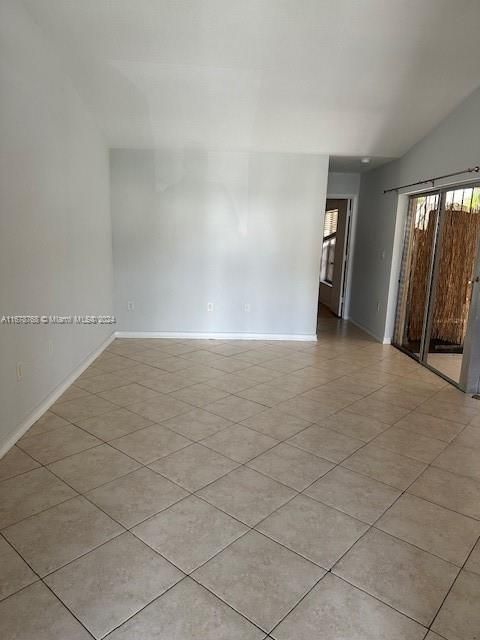 For Sale: $245,000 (2 beds, 2 baths, 916 Square Feet)