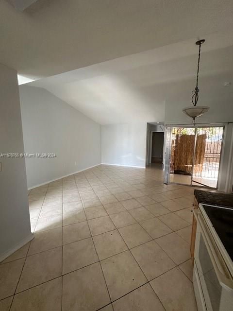 For Sale: $245,000 (2 beds, 2 baths, 916 Square Feet)