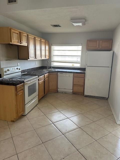 For Sale: $245,000 (2 beds, 2 baths, 916 Square Feet)