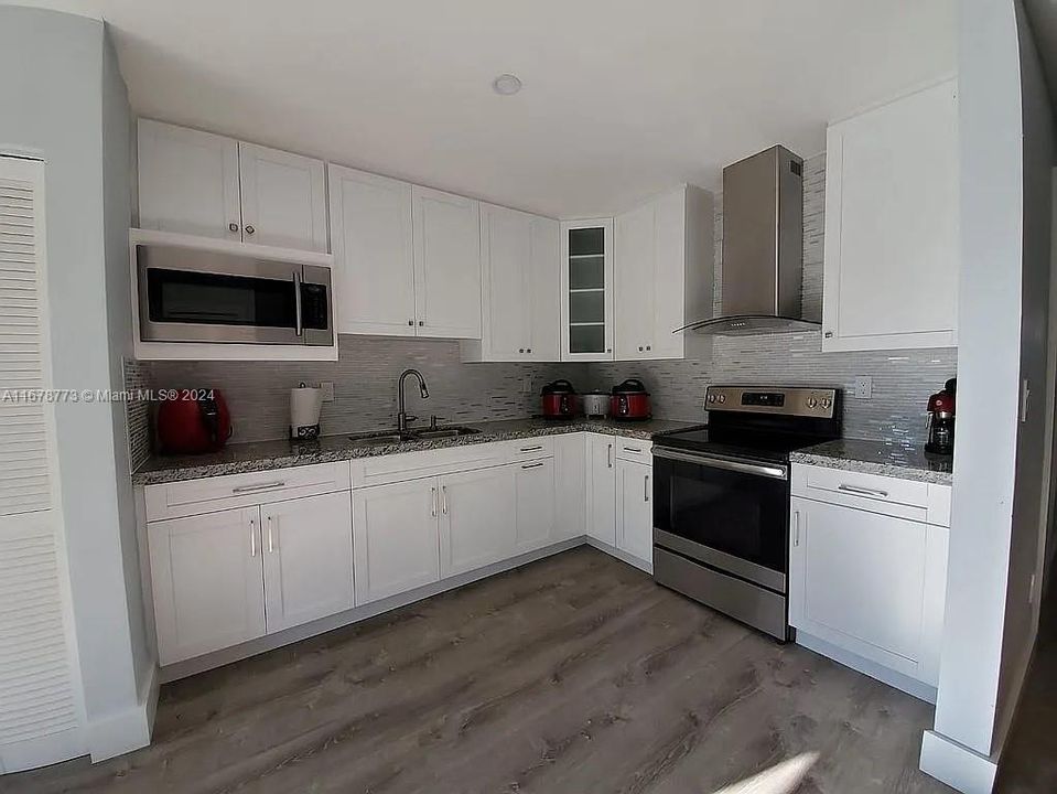 For Rent: $3,000 (3 beds, 2 baths, 980 Square Feet)