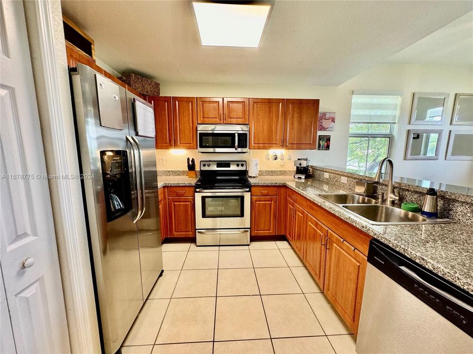 For Rent: $2,950 (3 beds, 2 baths, 1385 Square Feet)