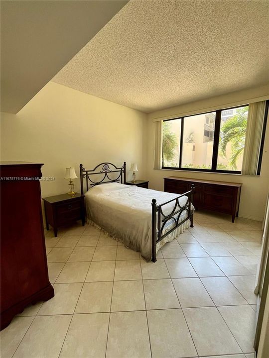 For Rent: $3,500 (2 beds, 2 baths, 1000 Square Feet)