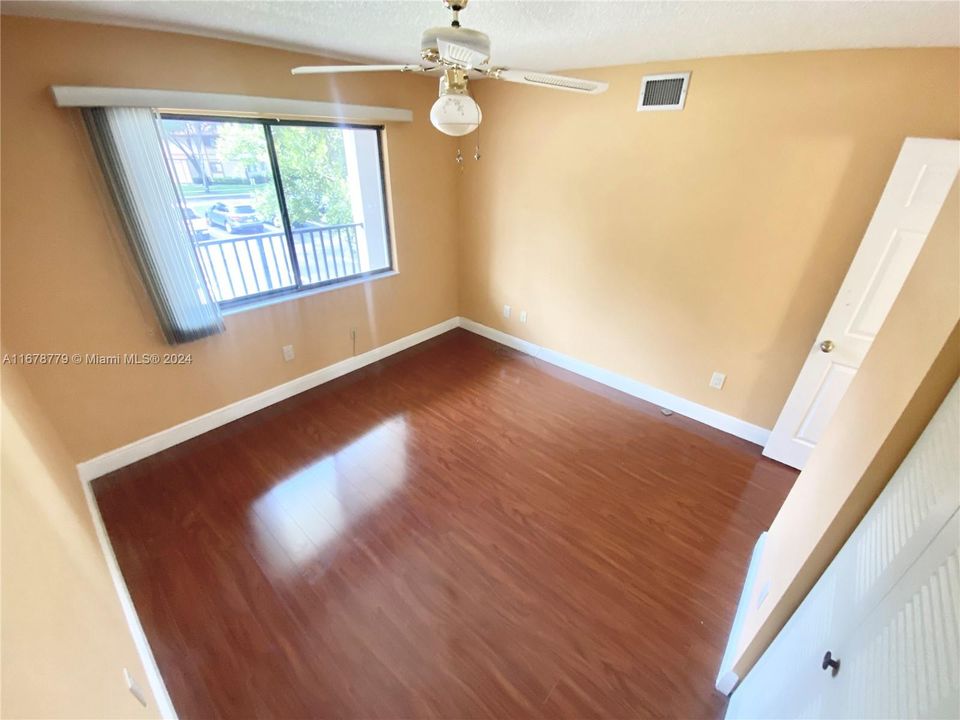 For Sale: $178,500 (2 beds, 2 baths, 1228 Square Feet)