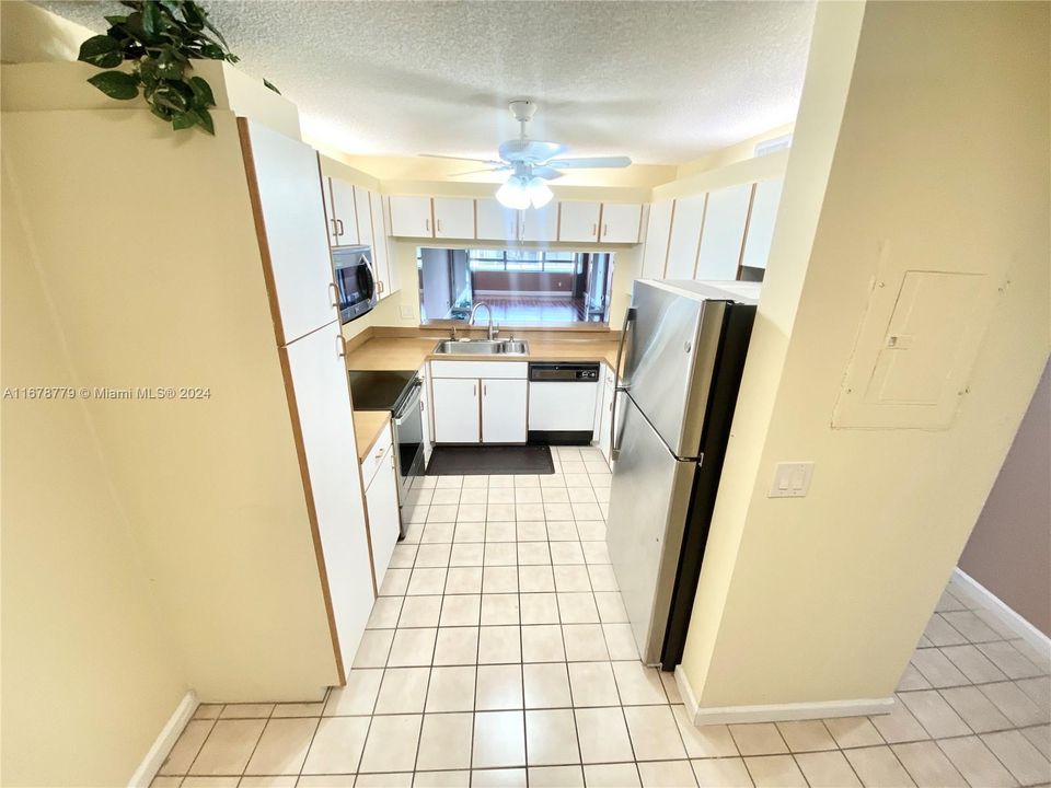 For Sale: $178,500 (2 beds, 2 baths, 1228 Square Feet)