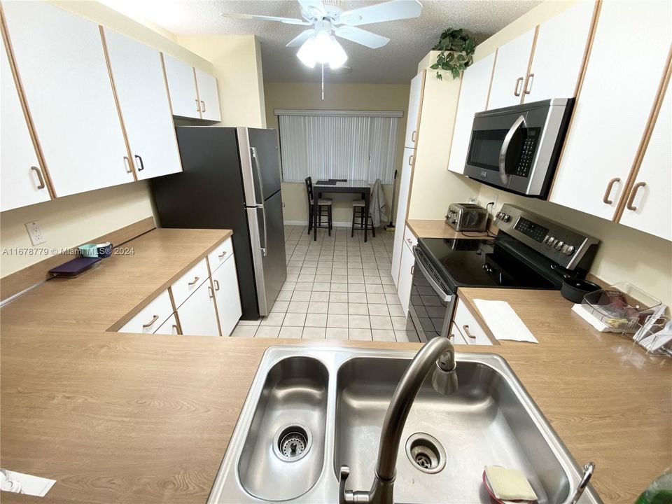 For Sale: $178,500 (2 beds, 2 baths, 1228 Square Feet)