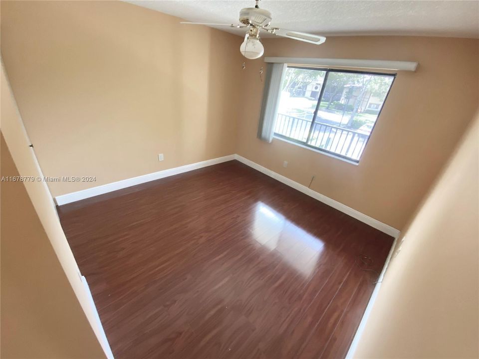 For Sale: $178,500 (2 beds, 2 baths, 1228 Square Feet)