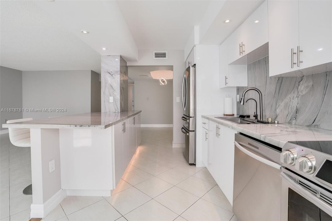 For Sale: $399,000 (2 beds, 2 baths, 1565 Square Feet)