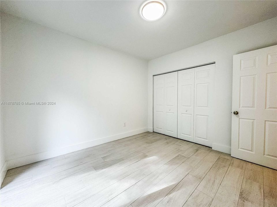 For Rent: $2,400 (2 beds, 1 baths, 800 Square Feet)