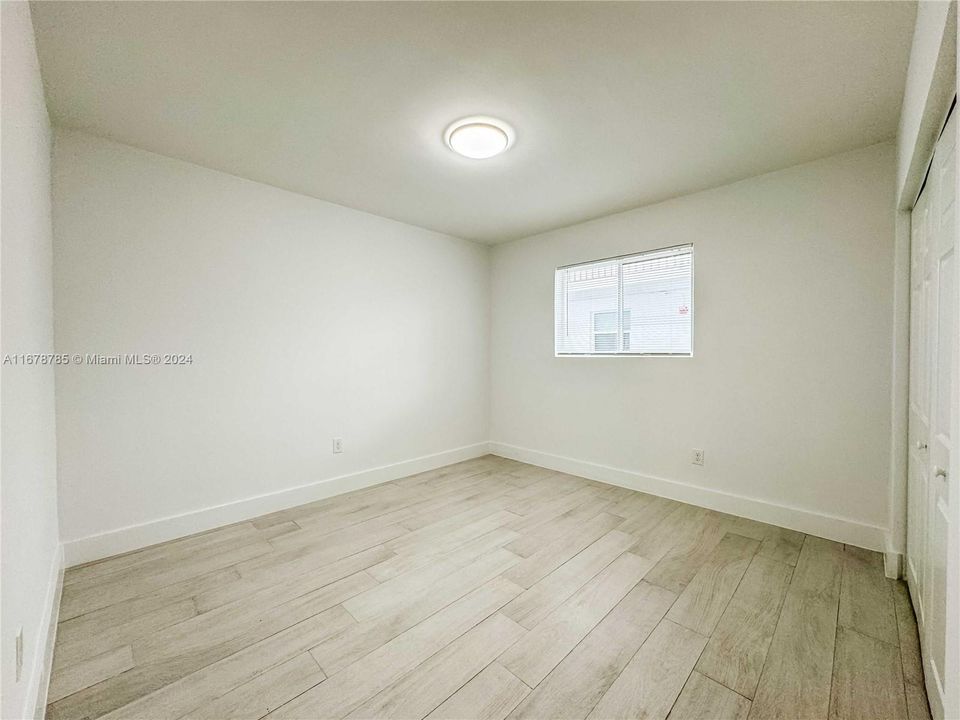 For Rent: $2,400 (2 beds, 1 baths, 800 Square Feet)