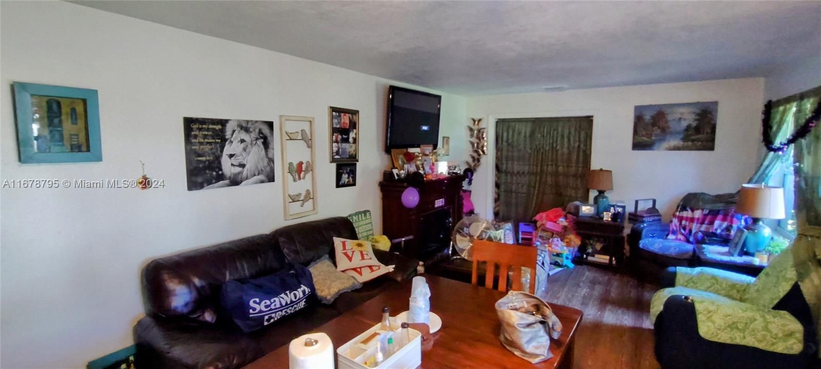 For Sale: $235,000 (3 beds, 1 baths, 1104 Square Feet)