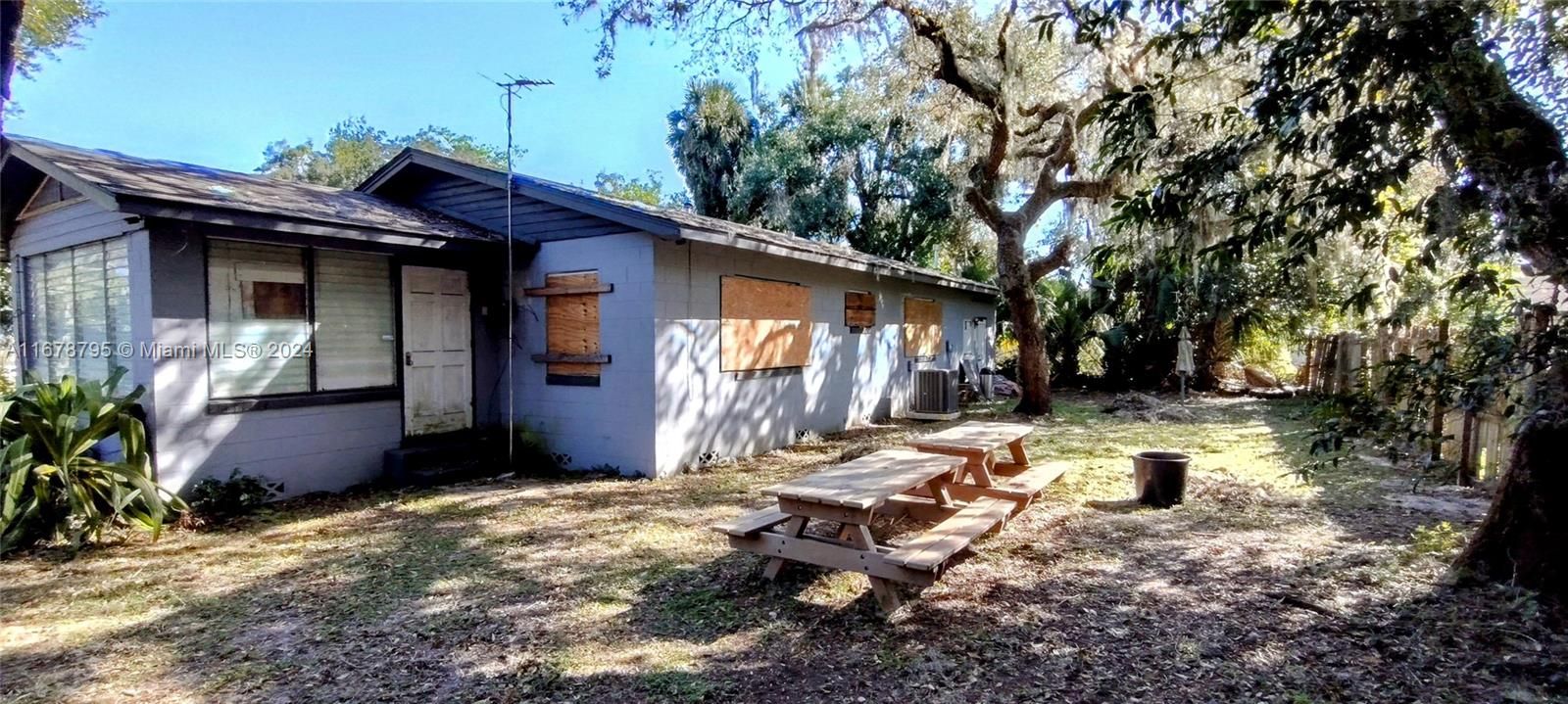 For Sale: $235,000 (3 beds, 1 baths, 1104 Square Feet)