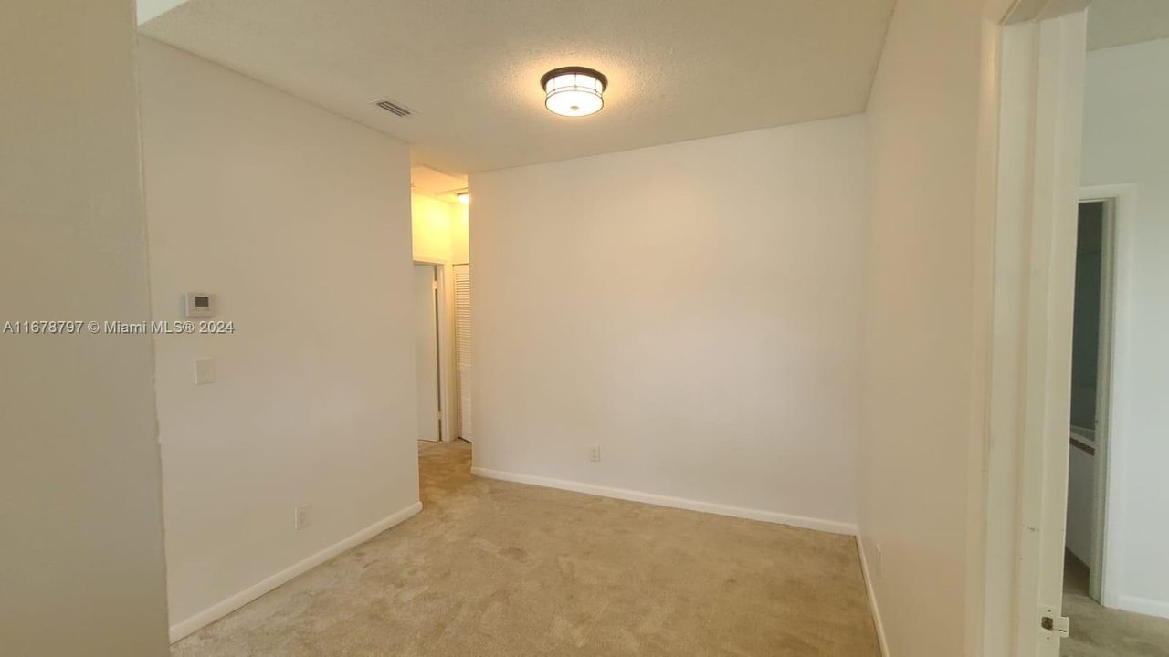 For Rent: $1,900 (2 beds, 2 baths, 807 Square Feet)