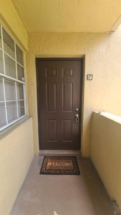 For Rent: $1,900 (2 beds, 2 baths, 807 Square Feet)