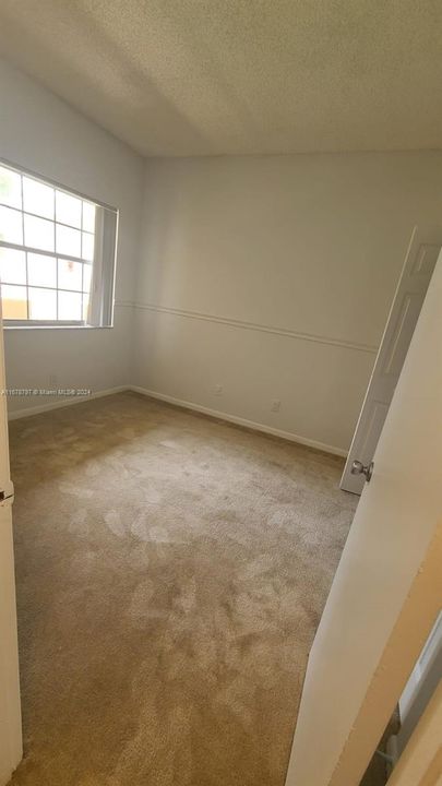 For Rent: $1,900 (2 beds, 2 baths, 807 Square Feet)