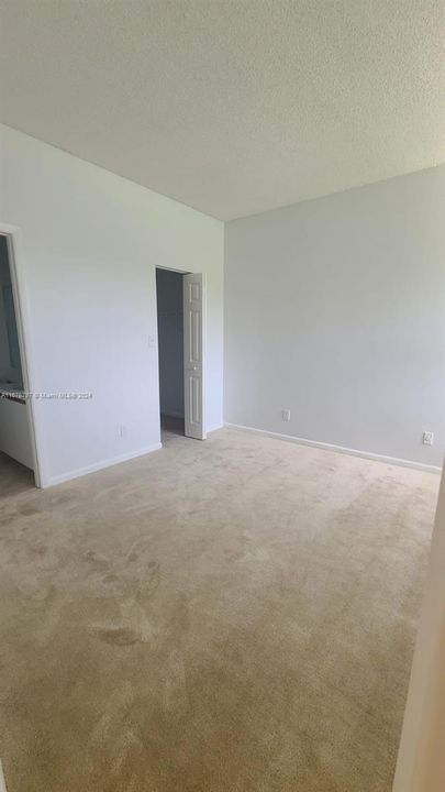 For Rent: $1,900 (2 beds, 2 baths, 807 Square Feet)