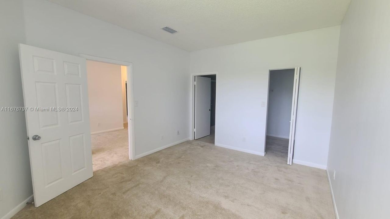 For Rent: $1,900 (2 beds, 2 baths, 807 Square Feet)