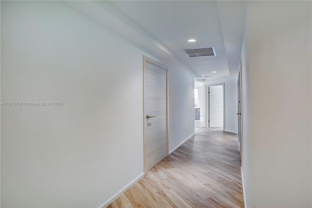 For Sale: $1,195,000 (2 beds, 2 baths, 1152 Square Feet)