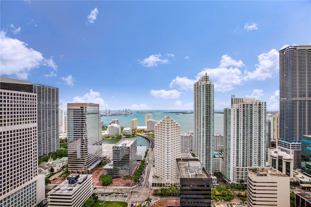 For Sale: $1,195,000 (2 beds, 2 baths, 1152 Square Feet)