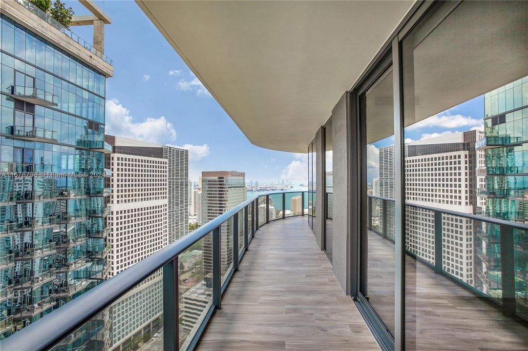 For Sale: $1,195,000 (2 beds, 2 baths, 1152 Square Feet)