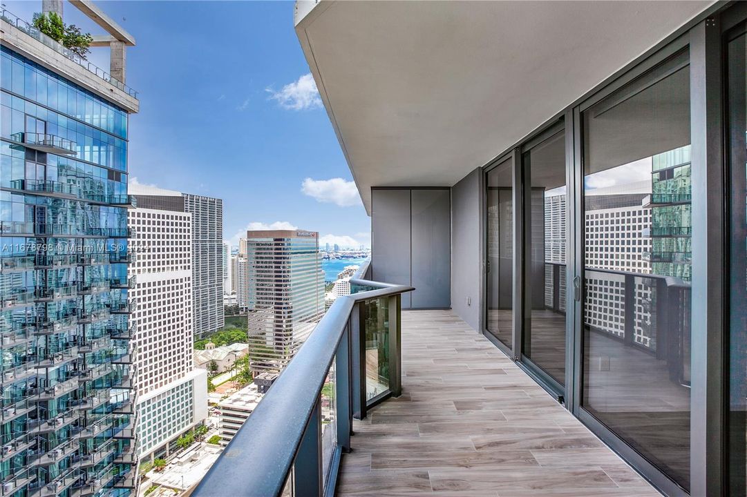 For Sale: $1,195,000 (2 beds, 2 baths, 1152 Square Feet)