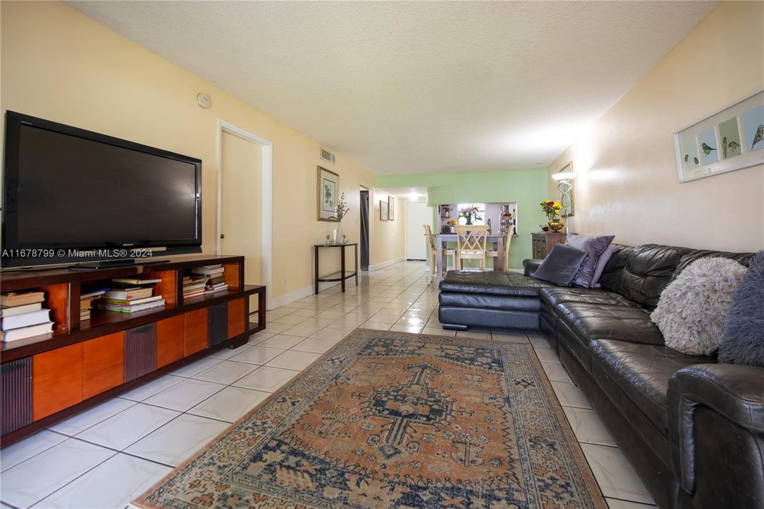 For Sale: $226,900 (2 beds, 2 baths, 1074 Square Feet)